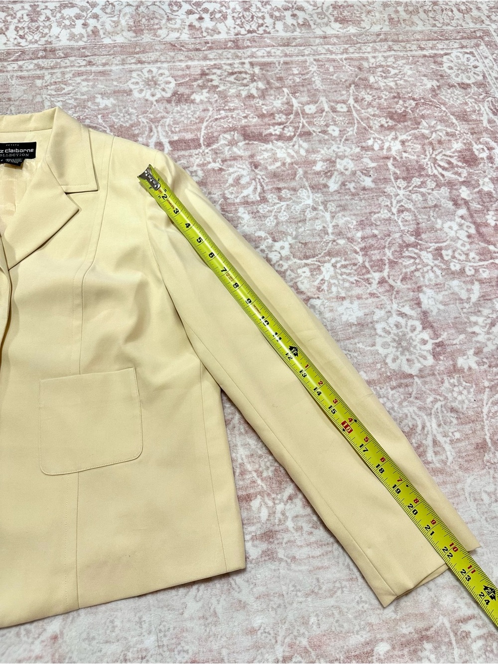 Vintage 🌼 100% Silk Liz Claiborne Butter Yellow Jacket - Picture 11 of 12